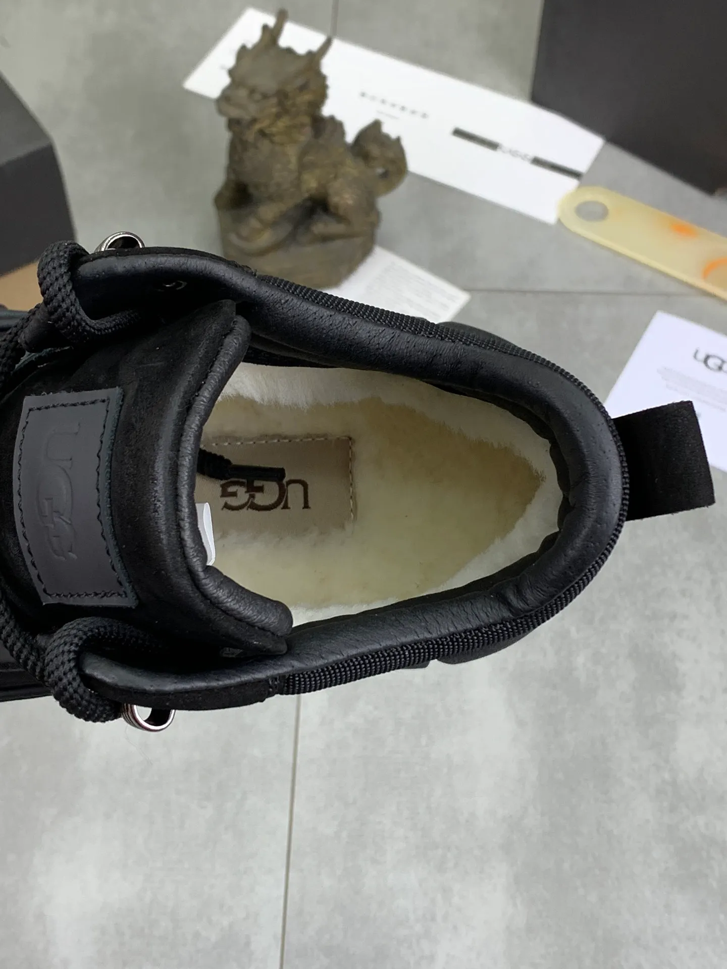 Men's Men's Shoes P620 [New Style] 💰 🆘 "Real Wool" [UGG] 👉 Popular men's shoes official website synchronization 🔰 Genuine quality [proud] is not comparable to the imitations in the general market 🌀 The upper is imported Italian frosted cowhide, and the lining: foot pad 🅰️ grade 🐑 real wool 👻 Only Grade A can show the effect The hand feels smooth and delicate 🔱The shoe shape is grand, only genuine factories can achieve it 🎄The perfect toughness of the original outsole 👻⬛️ allows customers to bid farewell to one-time consumption. Real wool lining, super warm. 3️⃣Colors available Sizes: 38-44